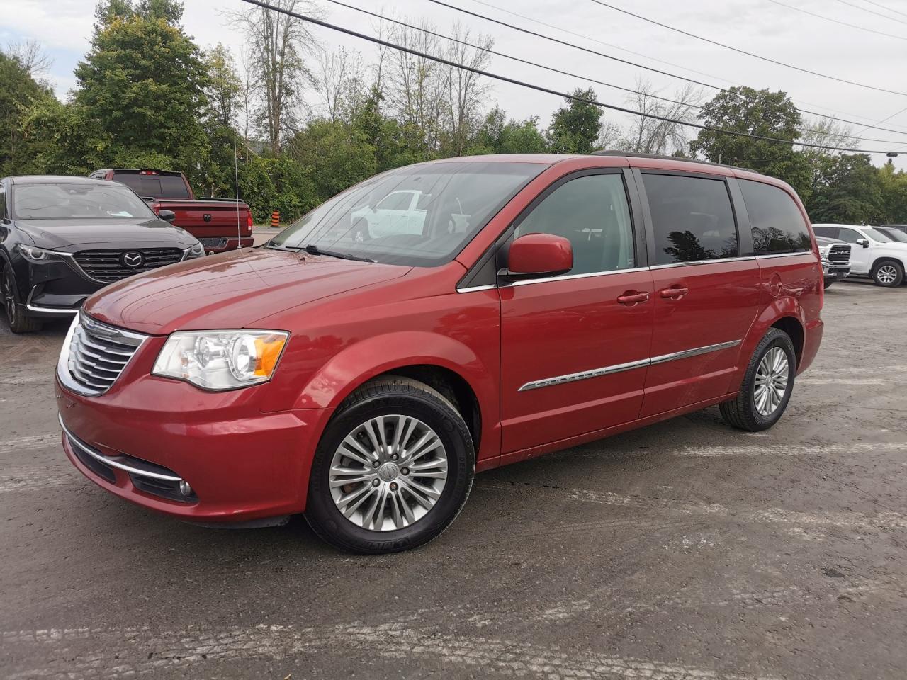 Used 2015 Chrysler Town & Country Touring-L for sale in Madoc, ON