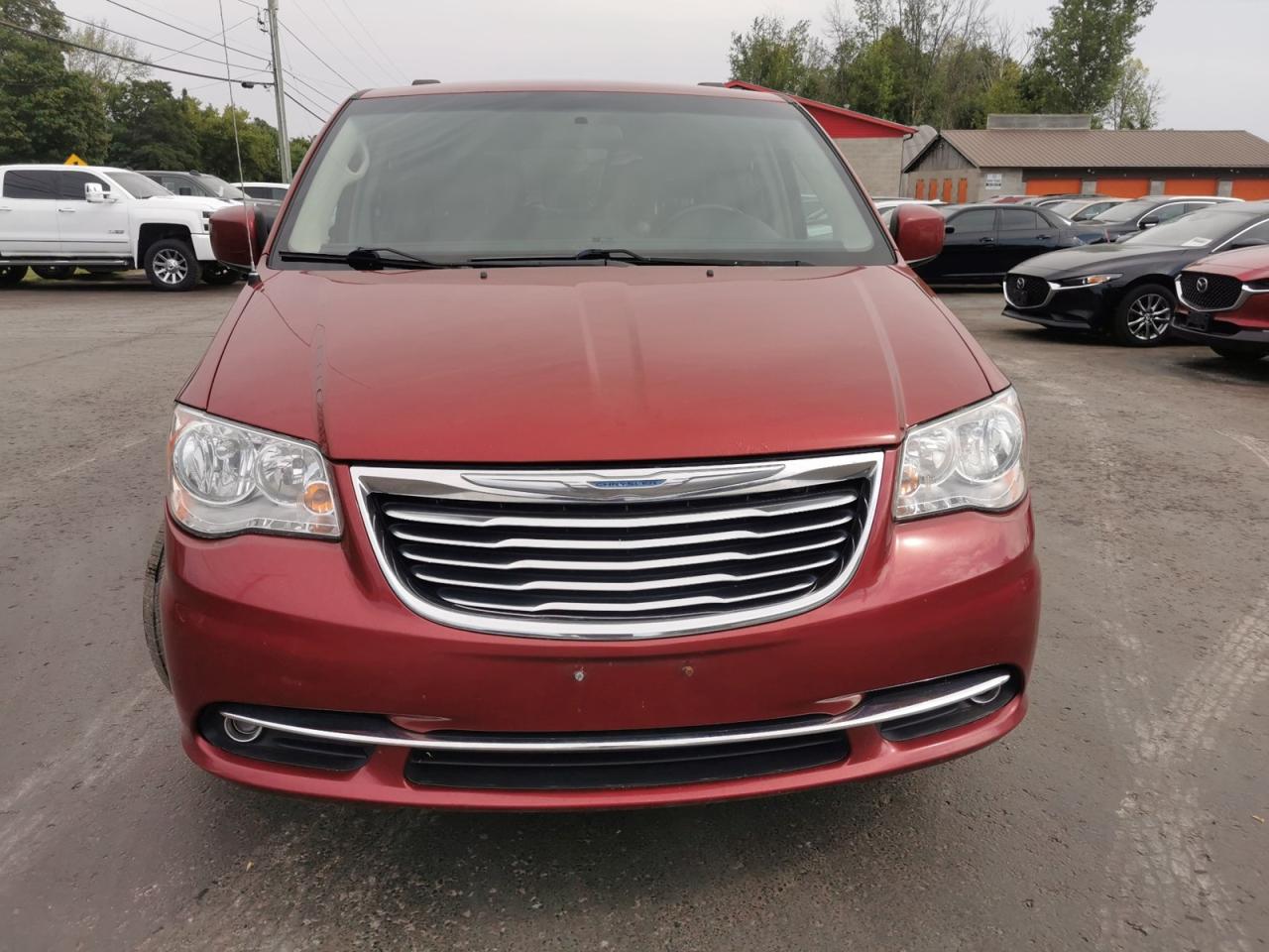 2015 Chrysler Town & Country Touring-L - Photo #8