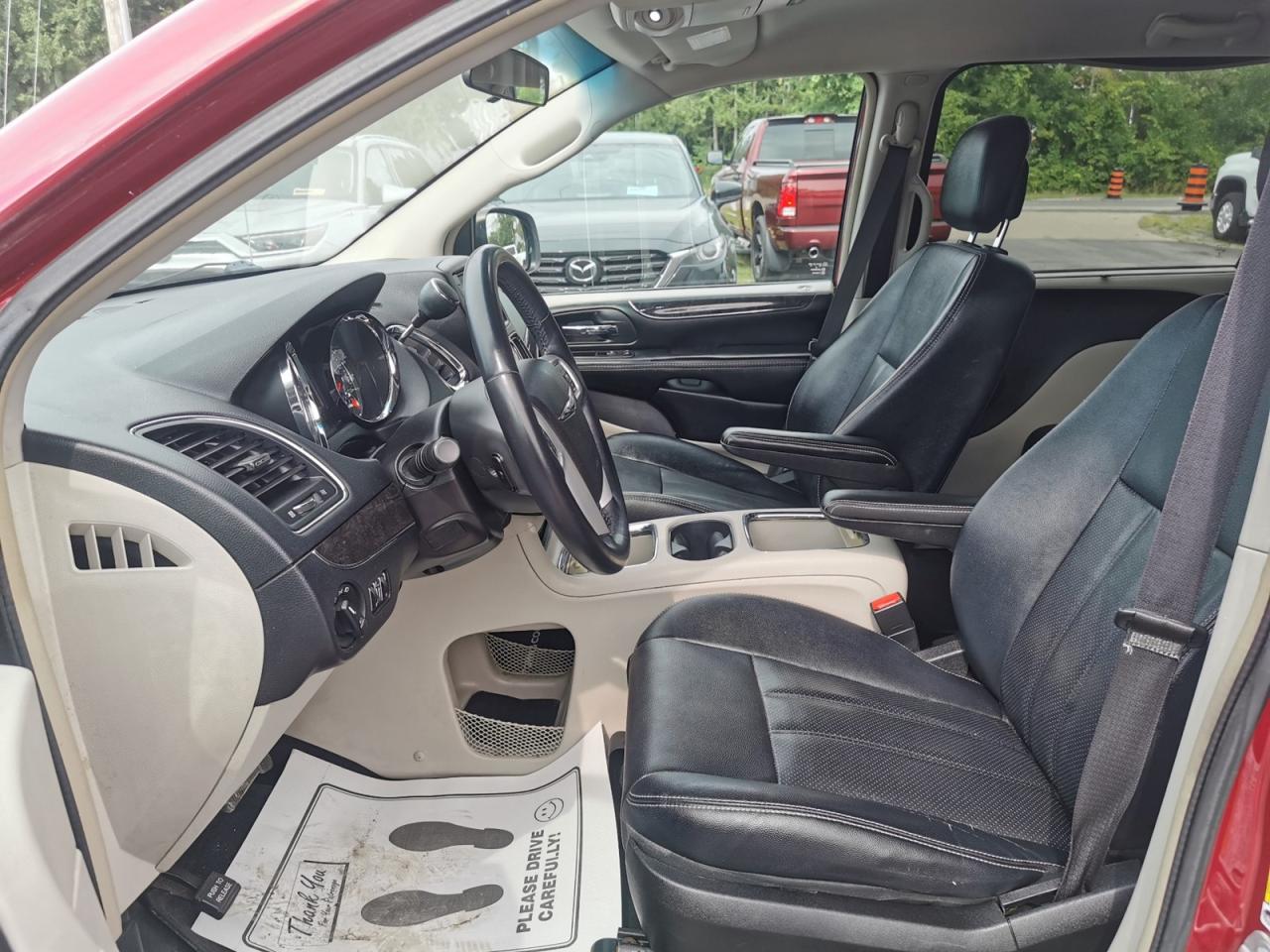 2015 Chrysler Town & Country Touring-L - Photo #11
