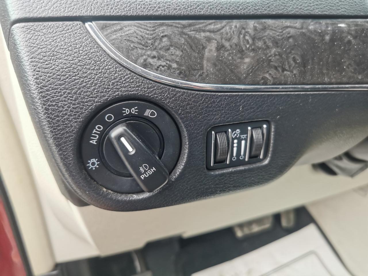 2015 Chrysler Town & Country Touring-L - Photo #13
