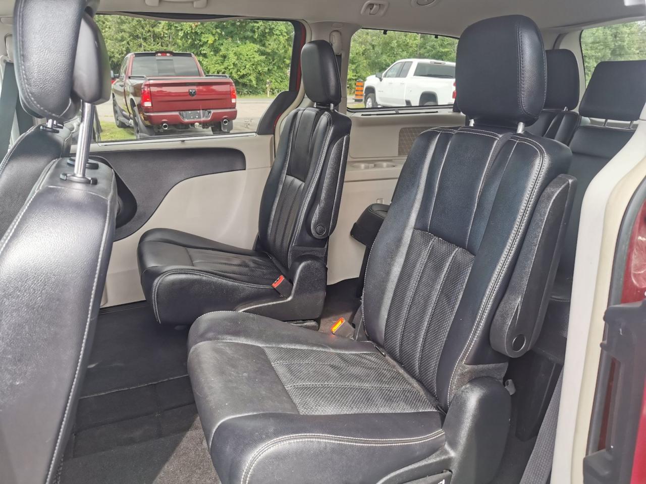 2015 Chrysler Town & Country Touring-L - Photo #14