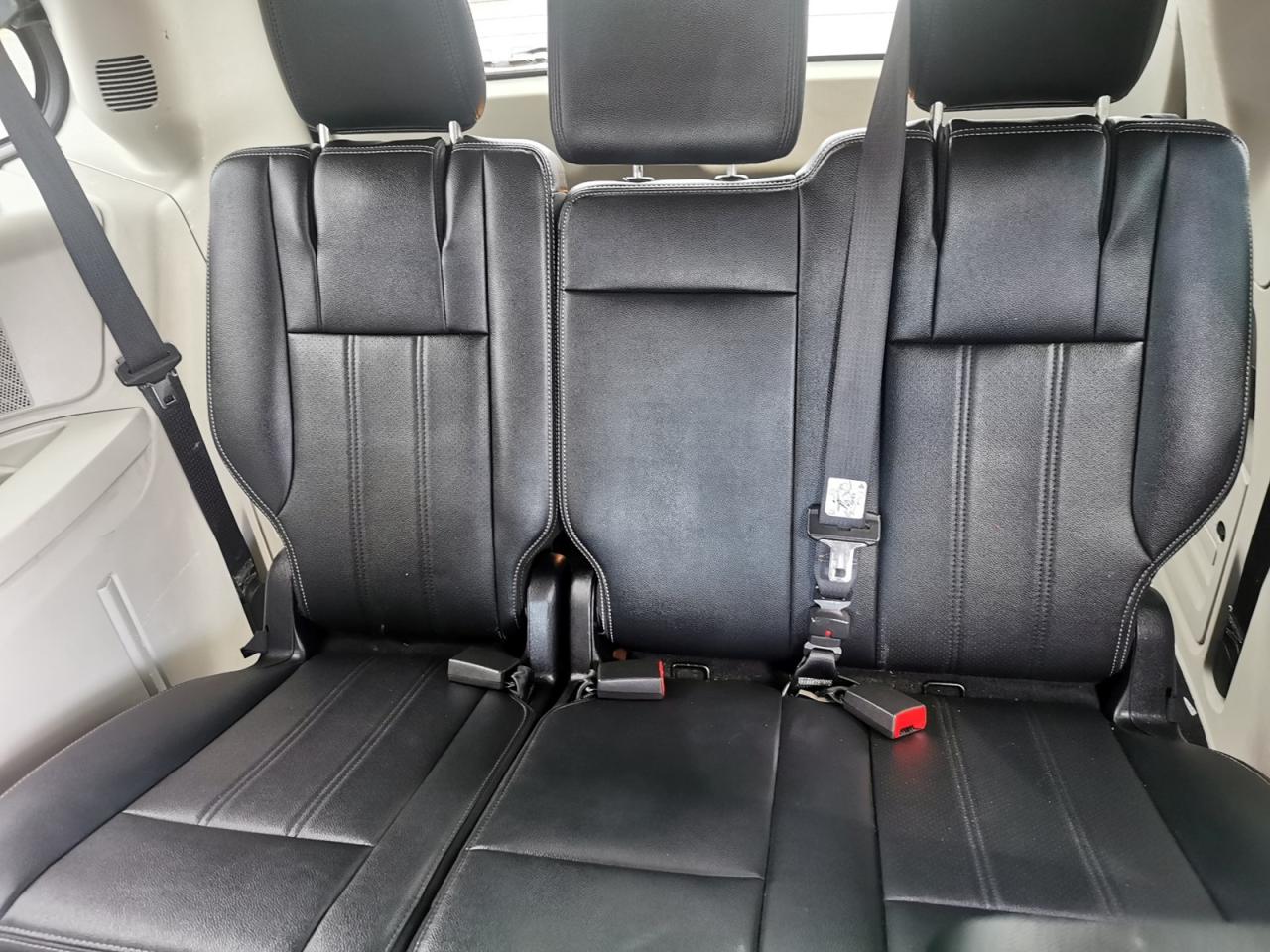 2015 Chrysler Town & Country Touring-L - Photo #15