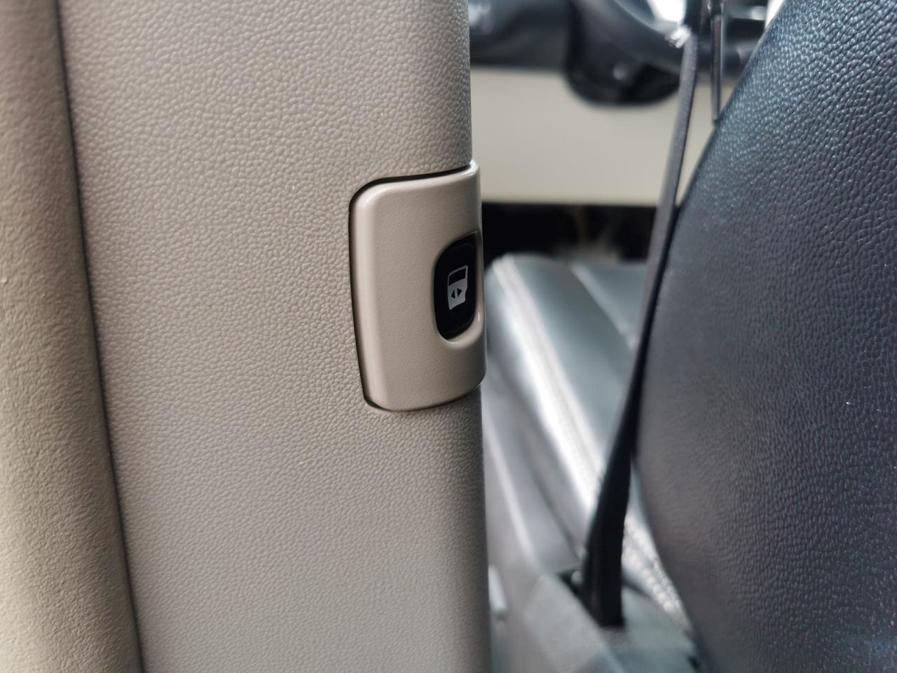 2015 Chrysler Town & Country Touring-L - Photo #16