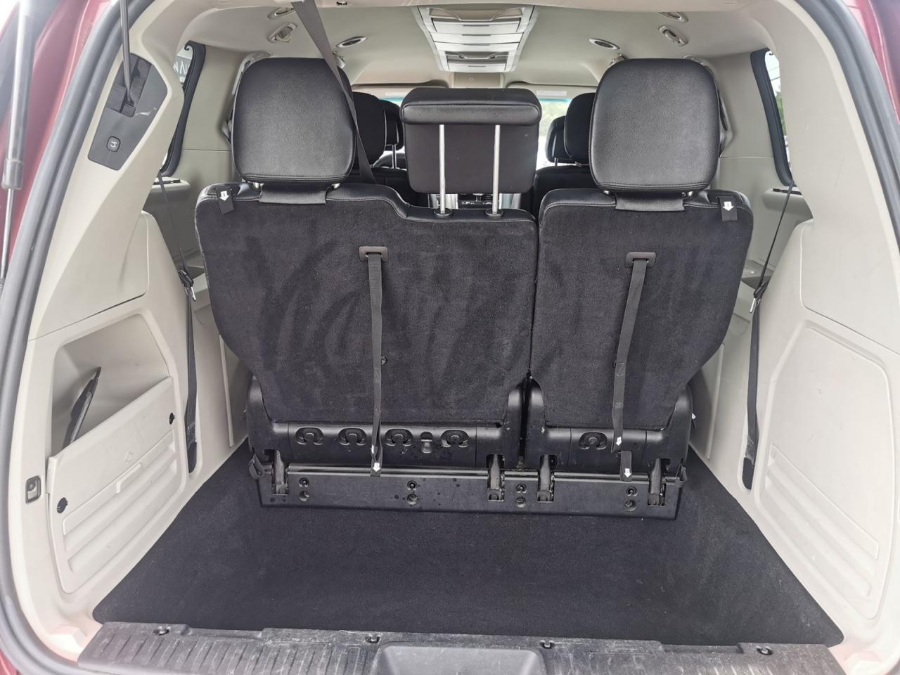 2015 Chrysler Town & Country Touring-L - Photo #17