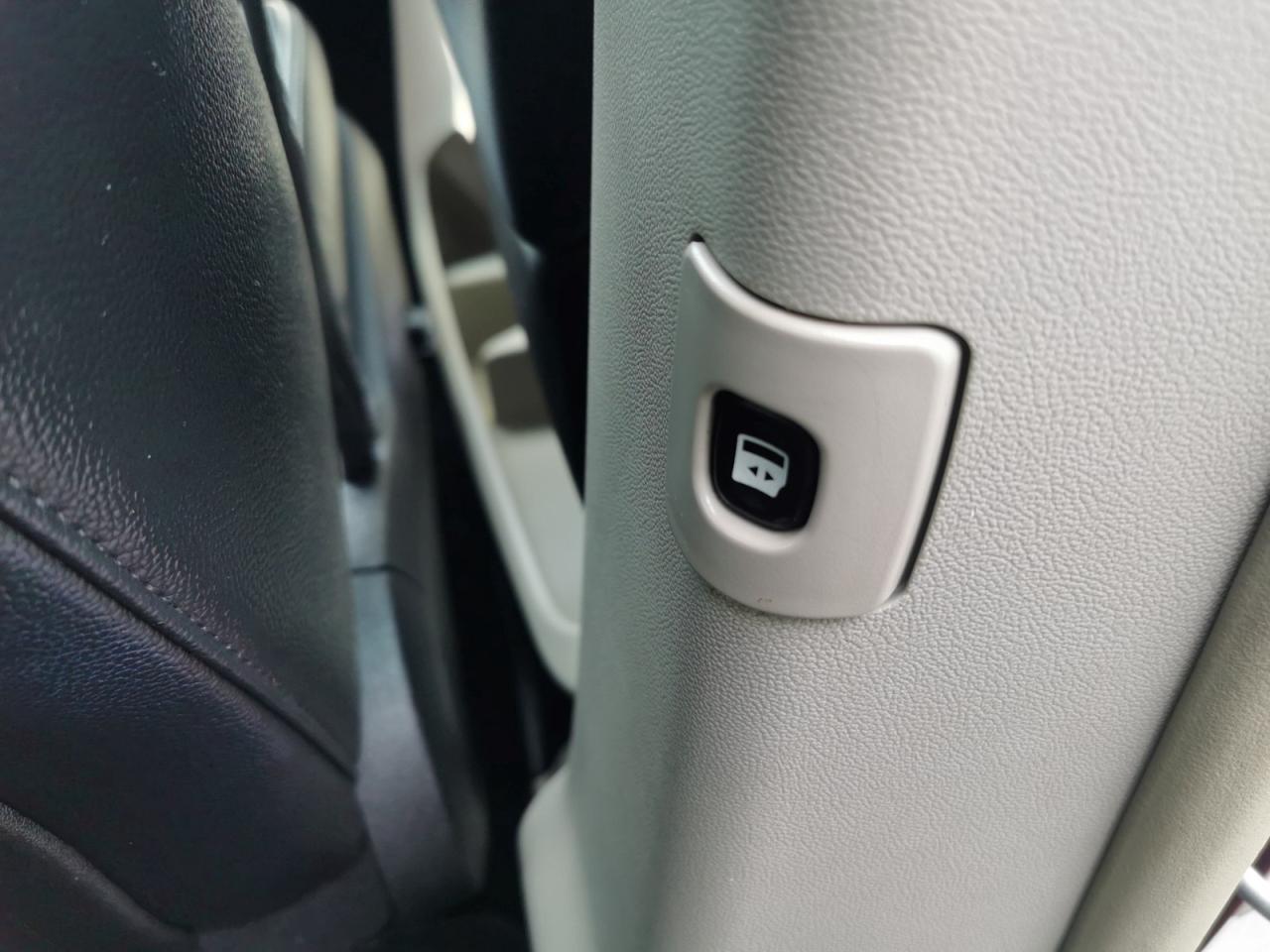 2015 Chrysler Town & Country Touring-L - Photo #20