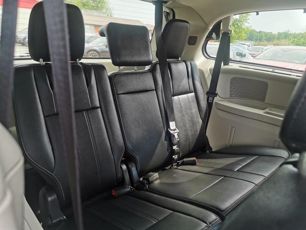 2015 Chrysler Town & Country Touring-L - Photo #19
