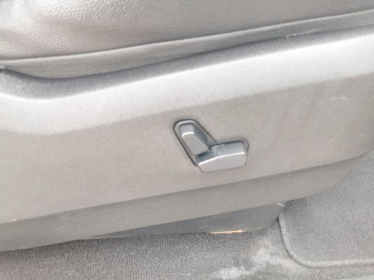 2015 Chrysler Town & Country Touring-L - Photo #24