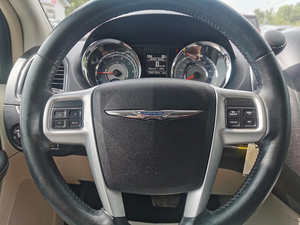 2015 Chrysler Town & Country Touring-L - Photo #26