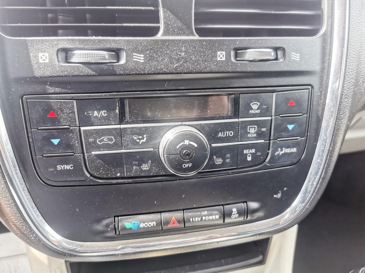 2015 Chrysler Town & Country Touring-L - Photo #28