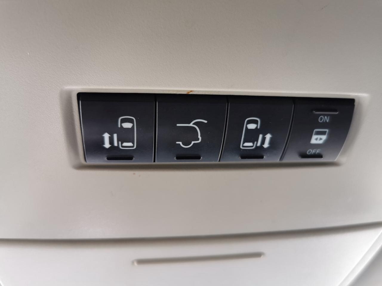 2015 Chrysler Town & Country Touring-L - Photo #34