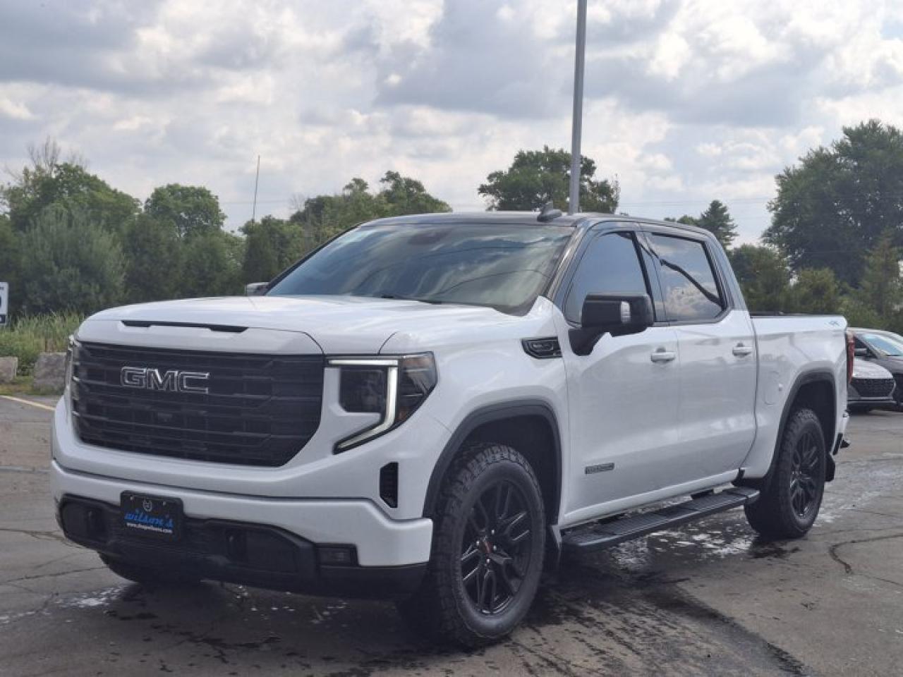 Used 2023 GMC Sierra 1500 Elevation Crew 4X4 | Leather | Custom Two-Tone | 360 Camera | Adaptive Cruise | Bose | and More ! for sale in Guelph, ON