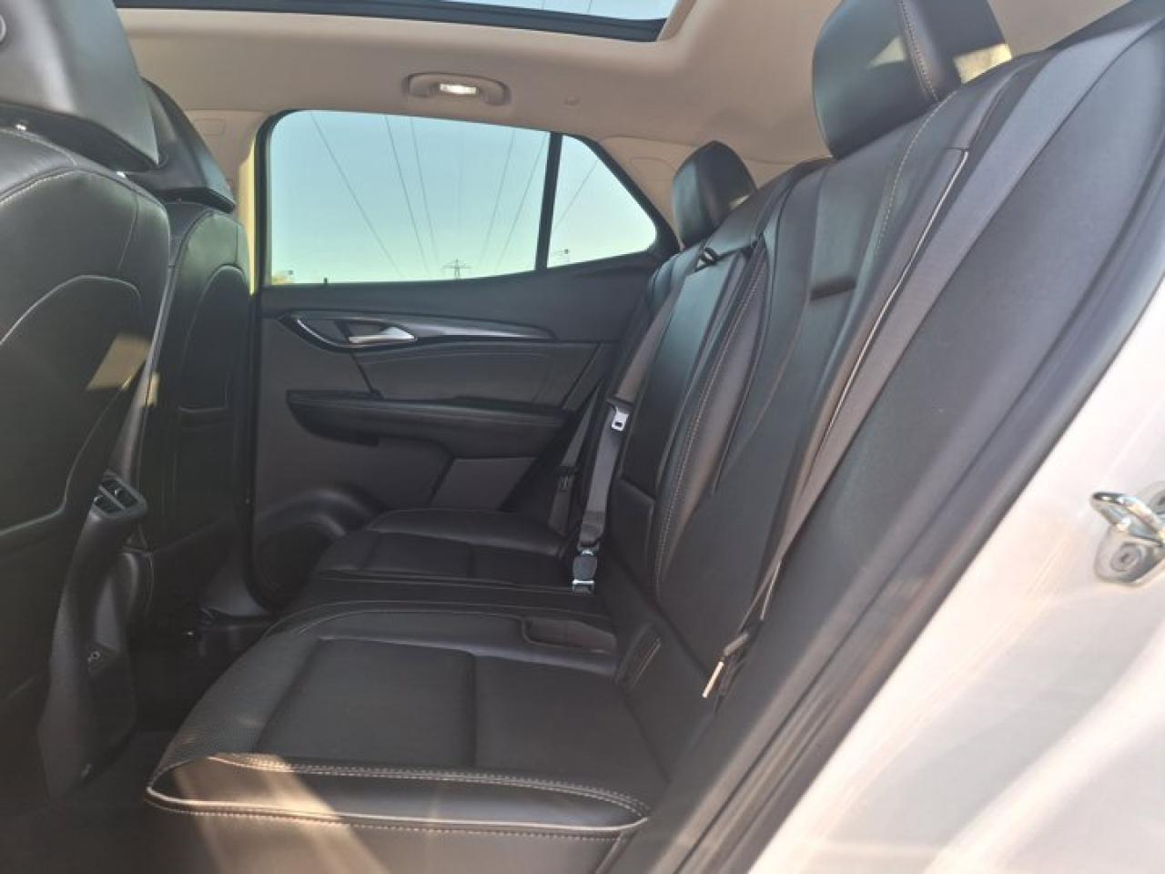 2021 Buick Envision Essence AWD | Leather | Pano Roof | HUD | 360 Camera | Bose | Nav | CarPlay + Android | and More ! Photo