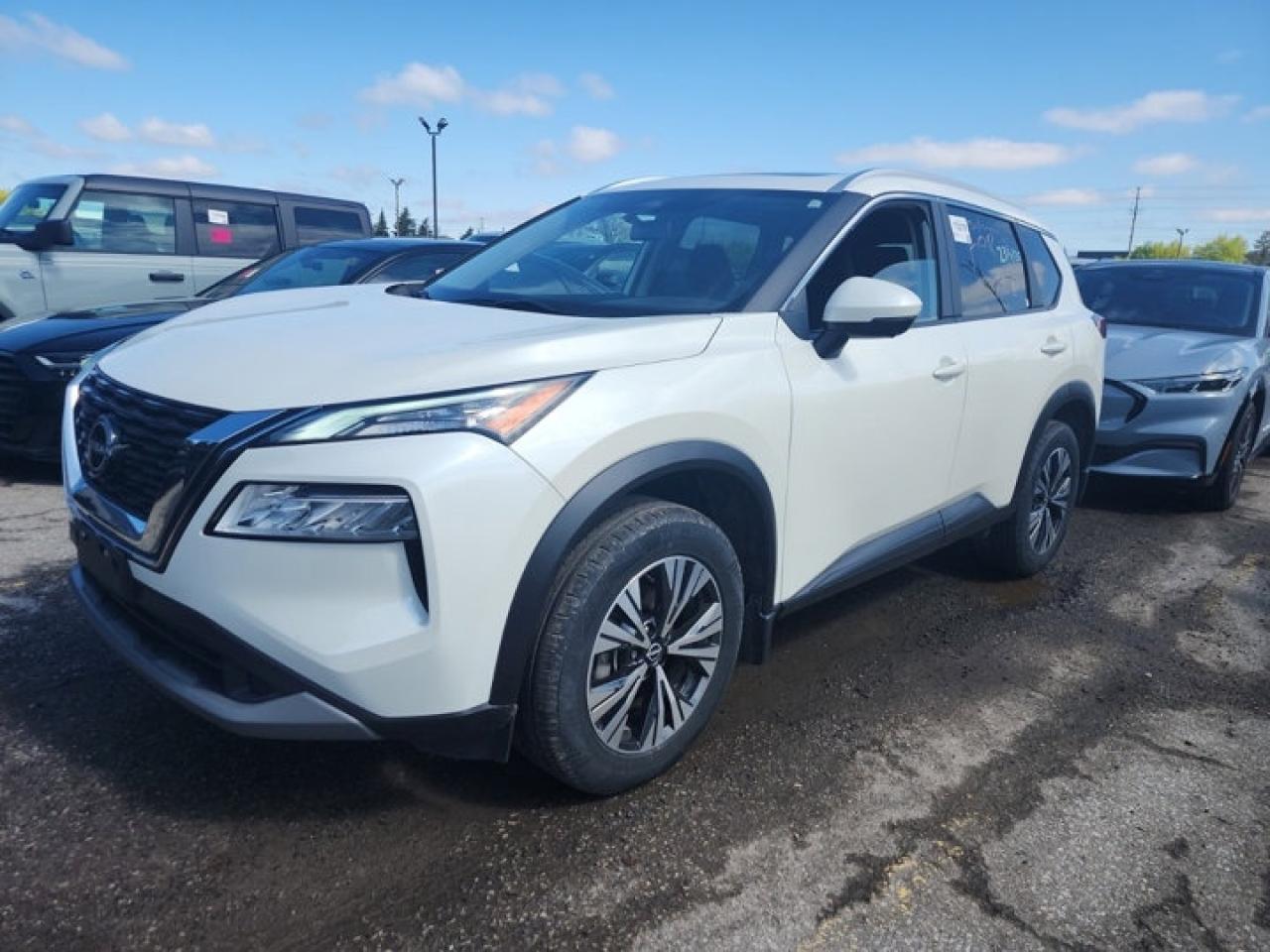 Used 2022 Nissan Rogue SV AWD | Pano Roof | Heated Seats + Steering | Remote Start | Adaptive Cruise | Carplay | and More ! for sale in Guelph, ON