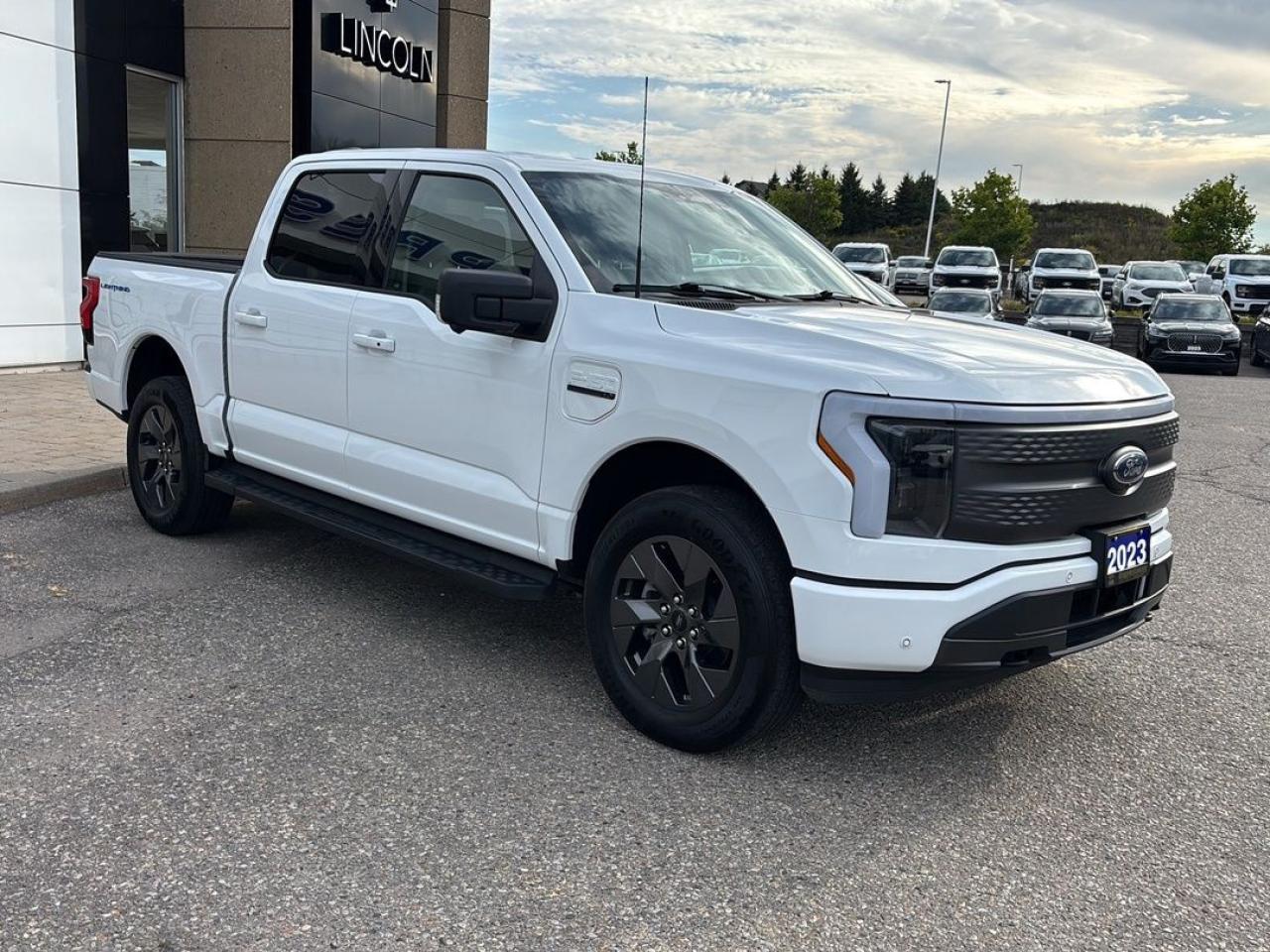 2023 Ford F-150 Lightning XLT Photo2