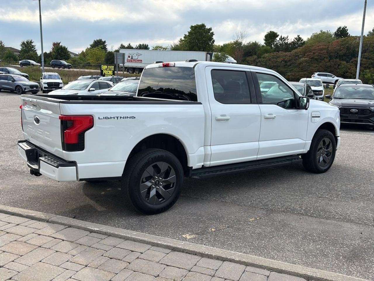2023 Ford F-150 Lightning XLT Photo4