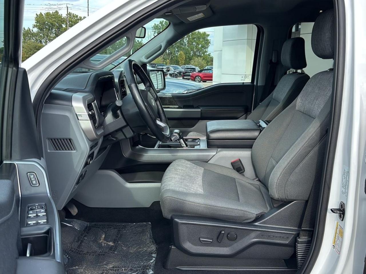 2023 Ford F-150 Lightning XLT Photo5