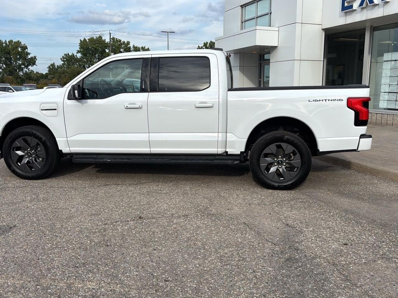 2023 Ford F-150 Lightning XLT Photo5