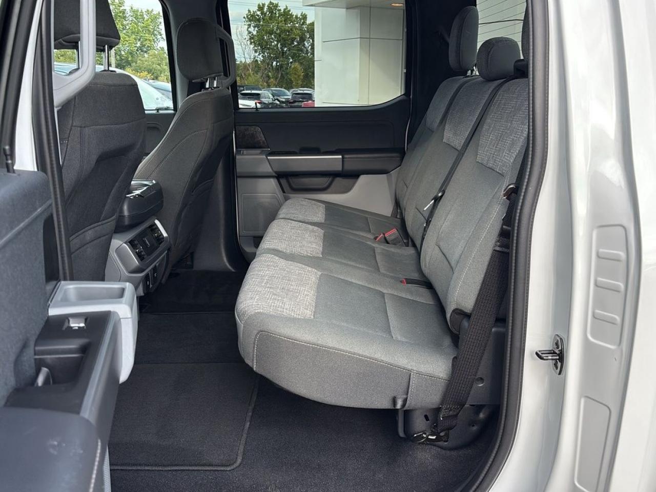 2023 Ford F-150 Lightning XLT Photo5