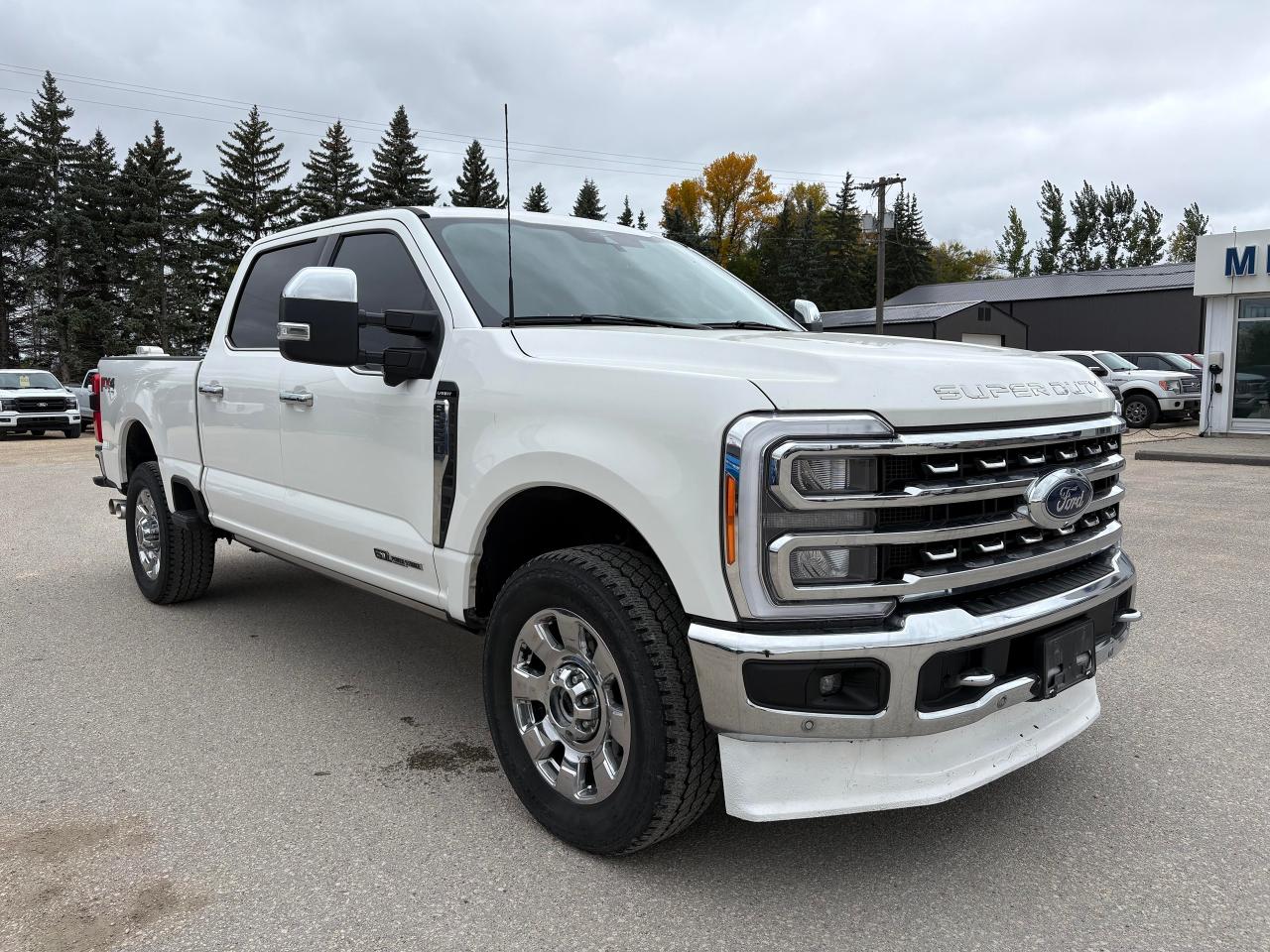 2023 Ford F-350 Super Duty SRW LARIAT 4WD CREW CAB 6.75' BOX Photo3