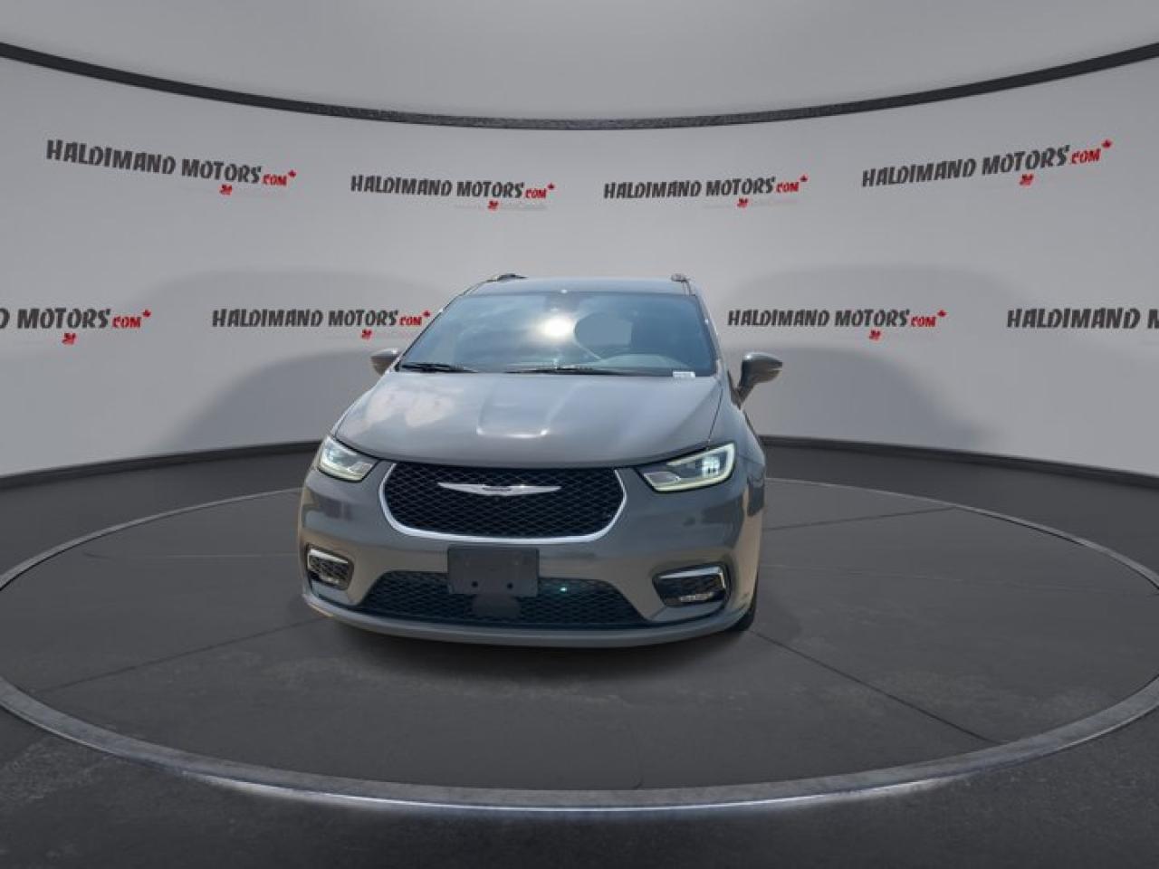 2022 Chrysler Pacifica Touring Photo2