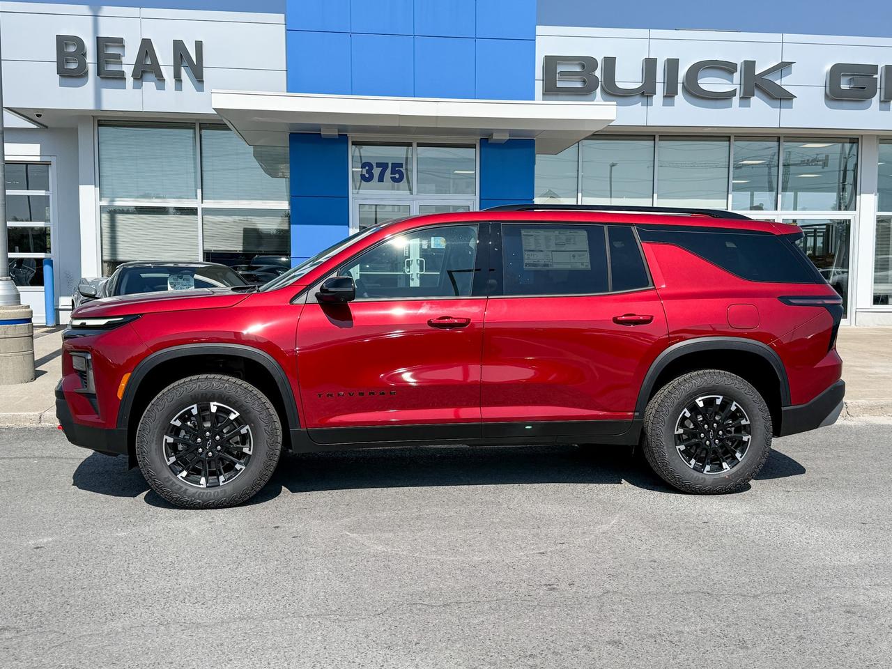2026 Chevrolet Traverse Z71 2.5L 4 CYL WITH REMOTE START/ENTRY, SUNROOF, HEATED SEATS, HEATED STEERING WHEEL, POWER LIFTGATE, HD SURROUND VISION, APPLE CARPLAY AND ANDROID AUTO Photo1