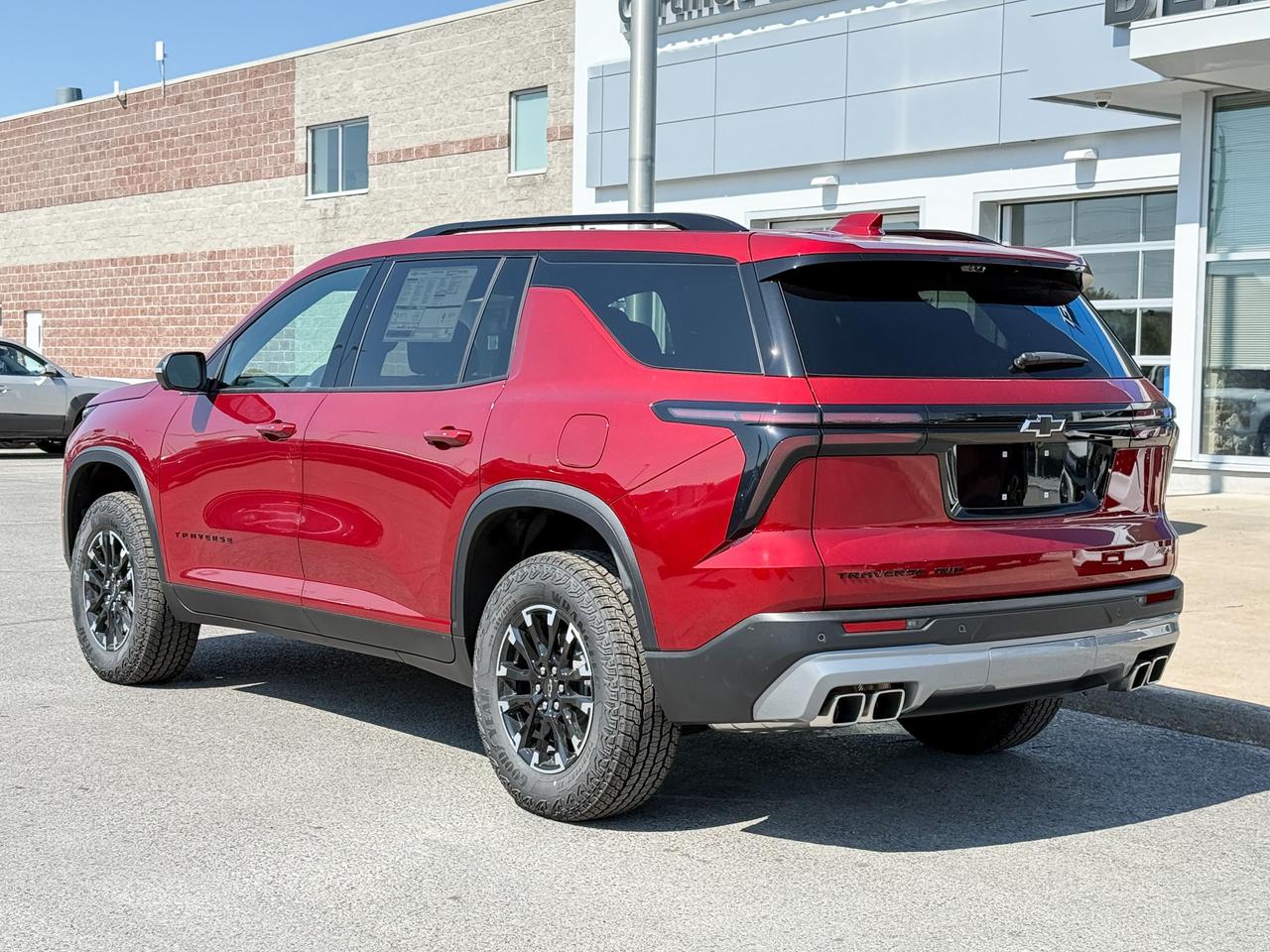 2026 Chevrolet Traverse Z71 2.5L 4 CYL WITH REMOTE START/ENTRY, SUNROOF, HEATED SEATS, HEATED STEERING WHEEL, POWER LIFTGATE, HD SURROUND VISION, APPLE CARPLAY AND ANDROID AUTO Photo2
