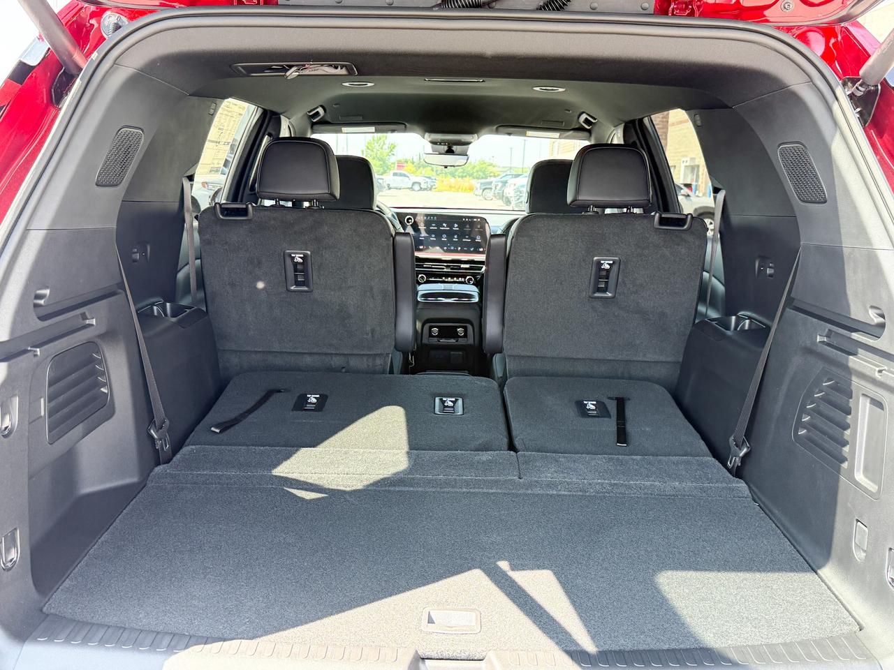 2026 Chevrolet Traverse Z71 2.5L 4 CYL WITH REMOTE START/ENTRY, SUNROOF, HEATED SEATS, HEATED STEERING WHEEL, POWER LIFTGATE, HD SURROUND VISION, APPLE CARPLAY AND ANDROID AUTO Photo