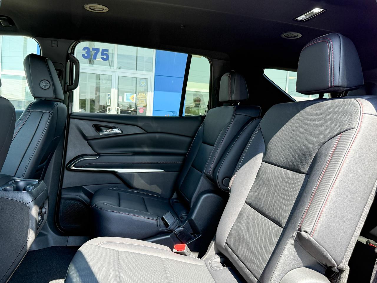 2026 Chevrolet Traverse Z71 2.5L 4 CYL WITH REMOTE START/ENTRY, SUNROOF, HEATED SEATS, HEATED STEERING WHEEL, POWER LIFTGATE, HD SURROUND VISION, APPLE CARPLAY AND ANDROID AUTO Photo