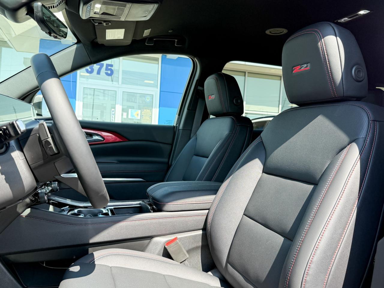 2026 Chevrolet Traverse Z71 2.5L 4 CYL WITH REMOTE START/ENTRY, SUNROOF, HEATED SEATS, HEATED STEERING WHEEL, POWER LIFTGATE, HD SURROUND VISION, APPLE CARPLAY AND ANDROID AUTO Photo