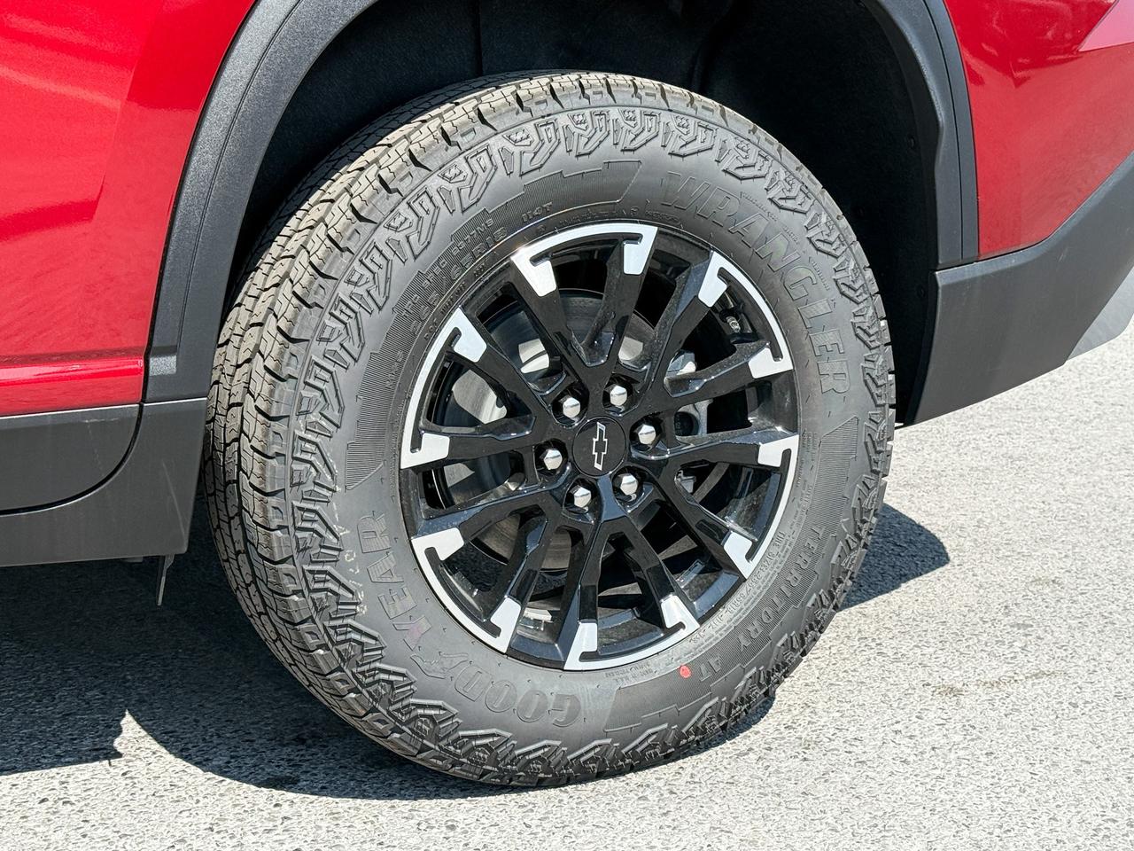 2026 Chevrolet Traverse Z71 2.5L 4 CYL WITH REMOTE START/ENTRY, SUNROOF, HEATED SEATS, HEATED STEERING WHEEL, POWER LIFTGATE, HD SURROUND VISION, APPLE CARPLAY AND ANDROID AUTO Photo