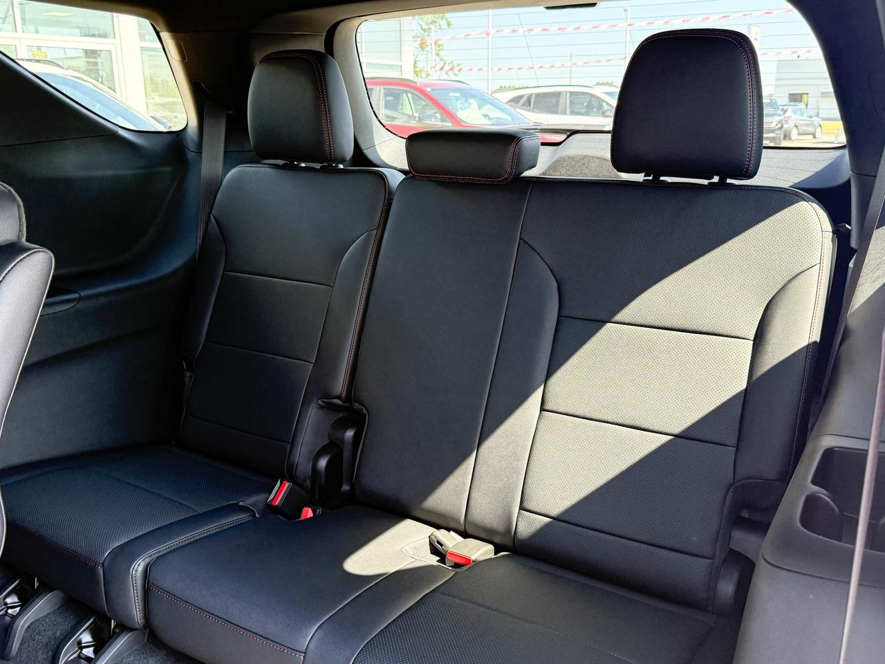 2026 Chevrolet Traverse Z71 2.5L 4 CYL WITH REMOTE START/ENTRY, SUNROOF, HEATED SEATS, HEATED STEERING WHEEL, POWER LIFTGATE, HD SURROUND VISION, APPLE CARPLAY AND ANDROID AUTO Photo