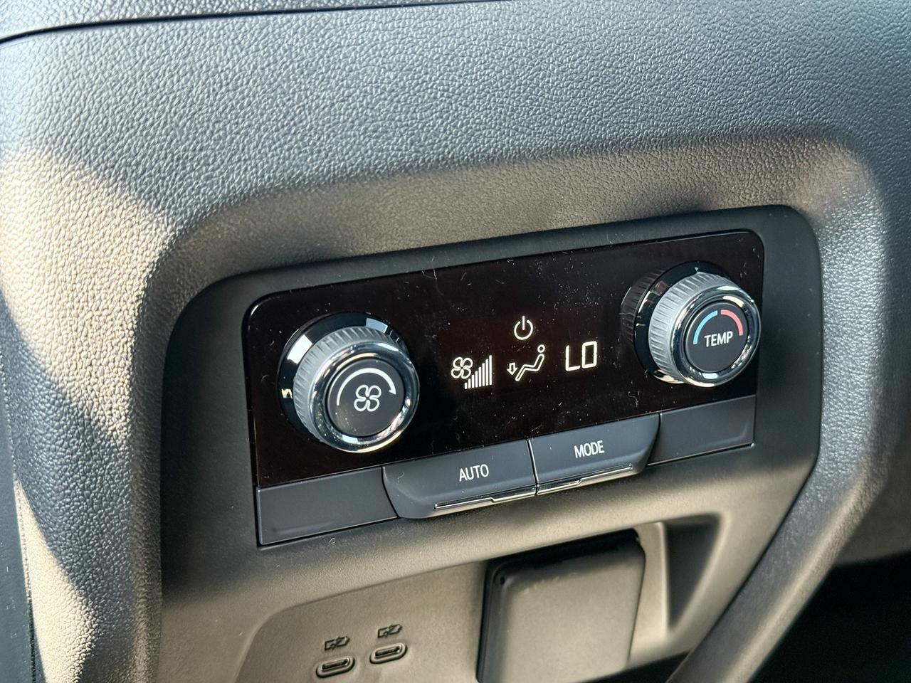 2026 Chevrolet Traverse Z71 2.5L 4 CYL WITH REMOTE START/ENTRY, SUNROOF, HEATED SEATS, HEATED STEERING WHEEL, POWER LIFTGATE, HD SURROUND VISION, APPLE CARPLAY AND ANDROID AUTO Photo