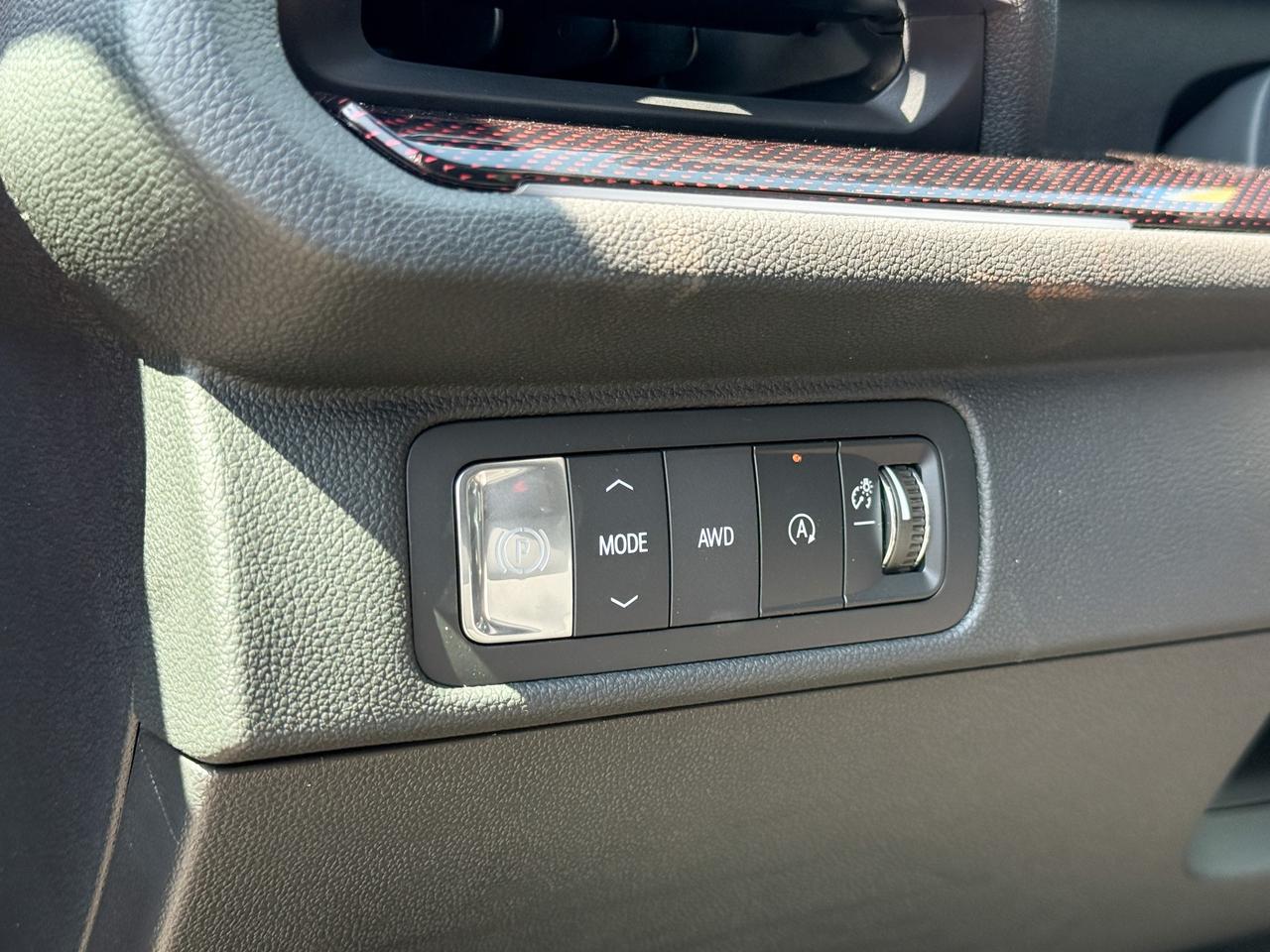 2026 Chevrolet Traverse Z71 2.5L 4 CYL WITH REMOTE START/ENTRY, SUNROOF, HEATED SEATS, HEATED STEERING WHEEL, POWER LIFTGATE, HD SURROUND VISION, APPLE CARPLAY AND ANDROID AUTO Photo