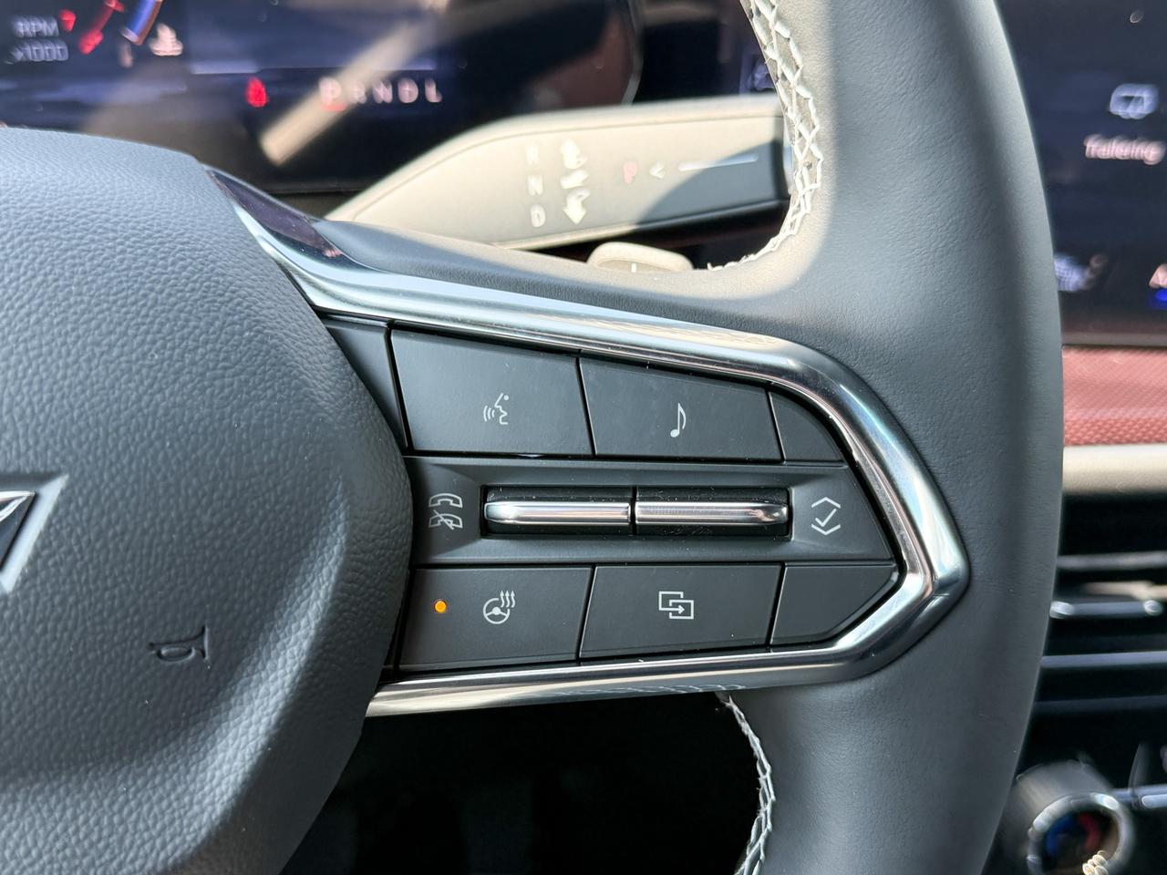 2026 Chevrolet Traverse Z71 2.5L 4 CYL WITH REMOTE START/ENTRY, SUNROOF, HEATED SEATS, HEATED STEERING WHEEL, POWER LIFTGATE, HD SURROUND VISION, APPLE CARPLAY AND ANDROID AUTO Photo