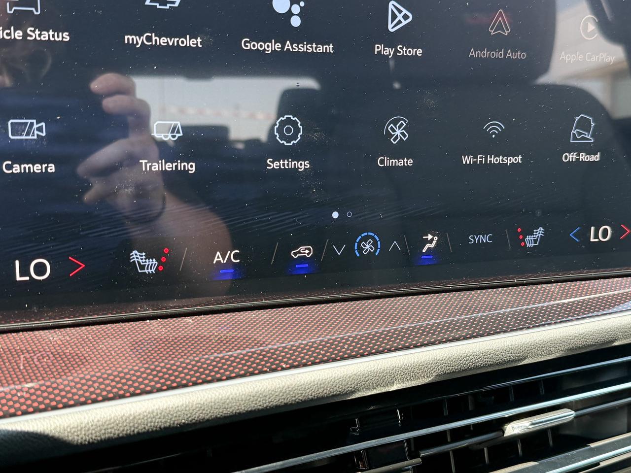 2026 Chevrolet Traverse Z71 2.5L 4 CYL WITH REMOTE START/ENTRY, SUNROOF, HEATED SEATS, HEATED STEERING WHEEL, POWER LIFTGATE, HD SURROUND VISION, APPLE CARPLAY AND ANDROID AUTO Photo