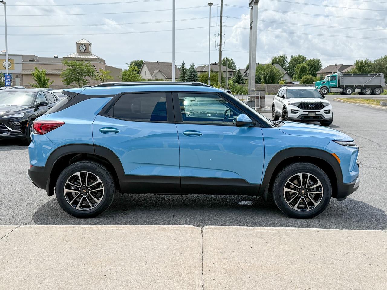 2026 Chevrolet TrailBlazer 1.3L TURBO ENGINE WITH REMOTE START/ENTRY, HEATED FRONT SEATS, HEATED STEERING WHEEL, REAR VIEW CAMERA, APPLE CARPLAY AND ANDROID AUTO Photo