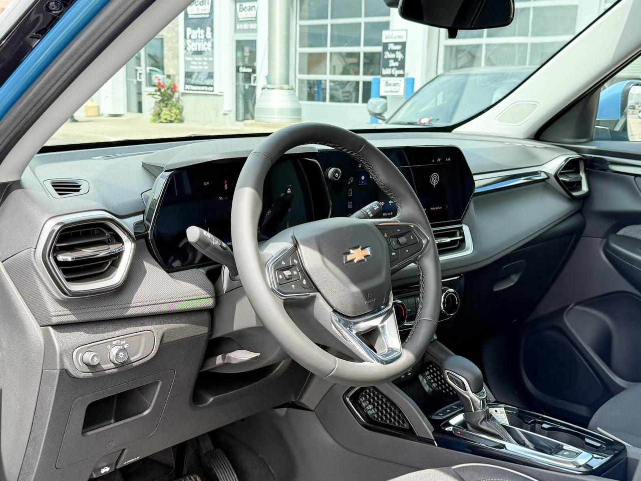 2026 Chevrolet TrailBlazer 1.3L TURBO ENGINE WITH REMOTE START/ENTRY, HEATED FRONT SEATS, HEATED STEERING WHEEL, REAR VIEW CAMERA, APPLE CARPLAY AND ANDROID AUTO Photo