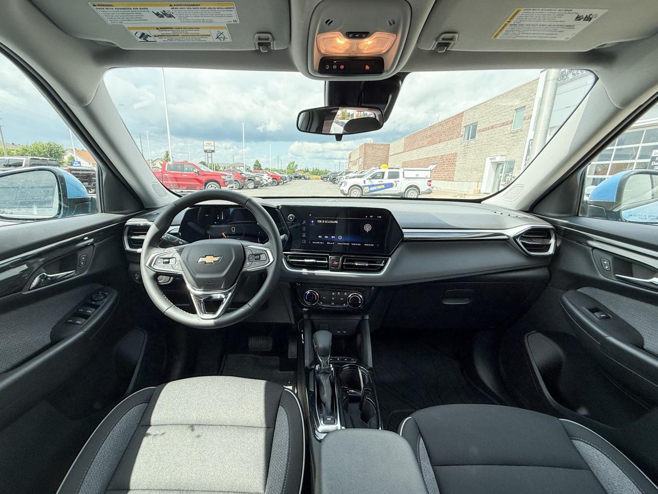 2026 Chevrolet TrailBlazer 1.3L TURBO ENGINE WITH REMOTE START/ENTRY, HEATED FRONT SEATS, HEATED STEERING WHEEL, REAR VIEW CAMERA, APPLE CARPLAY AND ANDROID AUTO Photo