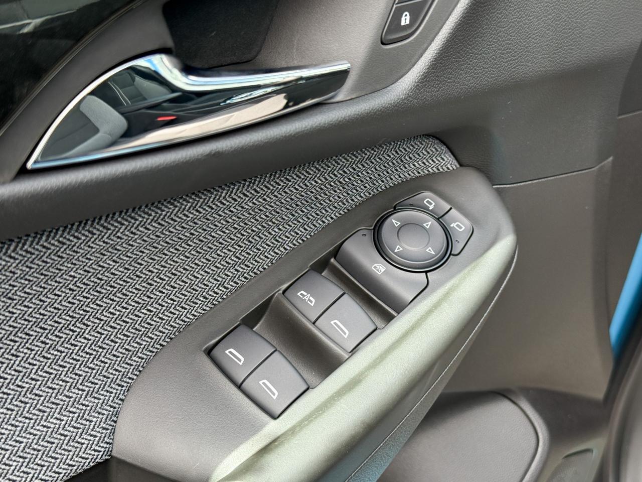 2026 Chevrolet TrailBlazer 1.3L TURBO ENGINE WITH REMOTE START/ENTRY, HEATED FRONT SEATS, HEATED STEERING WHEEL, REAR VIEW CAMERA, APPLE CARPLAY AND ANDROID AUTO Photo