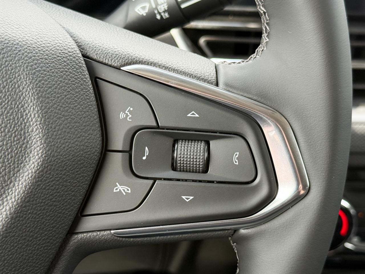 2026 Chevrolet TrailBlazer 1.3L TURBO ENGINE WITH REMOTE START/ENTRY, HEATED FRONT SEATS, HEATED STEERING WHEEL, REAR VIEW CAMERA, APPLE CARPLAY AND ANDROID AUTO Photo