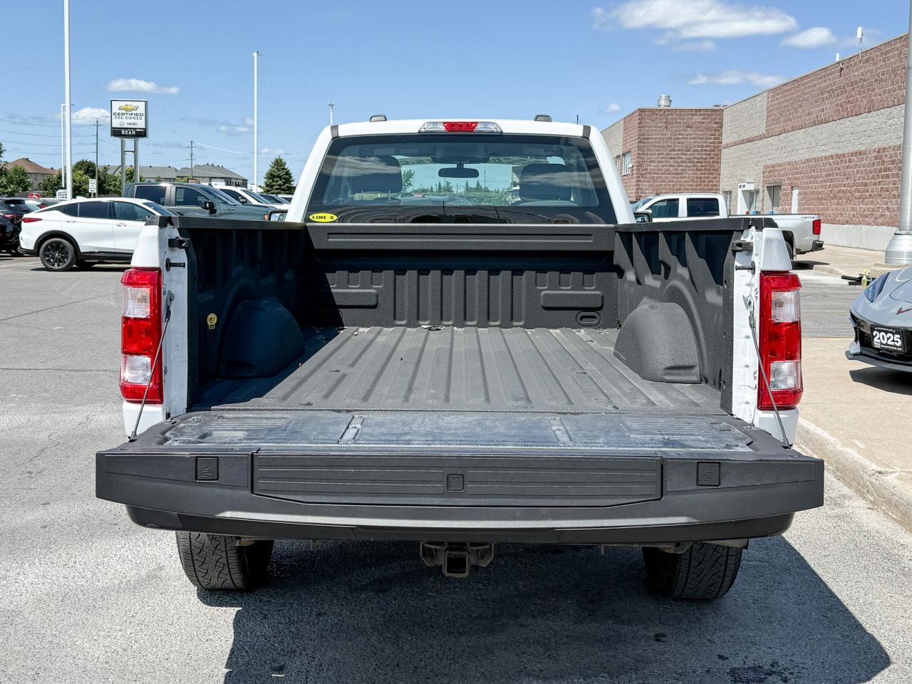 2022 Ford F-150 ONE OWNER, CLEAN CARFAX, 3.3L V6 XL, TOW PACKAGE, TRAILER BRAKECONTROLLER, TAILGATE STEP, 17" SILVER STEEL WHEELS Photo