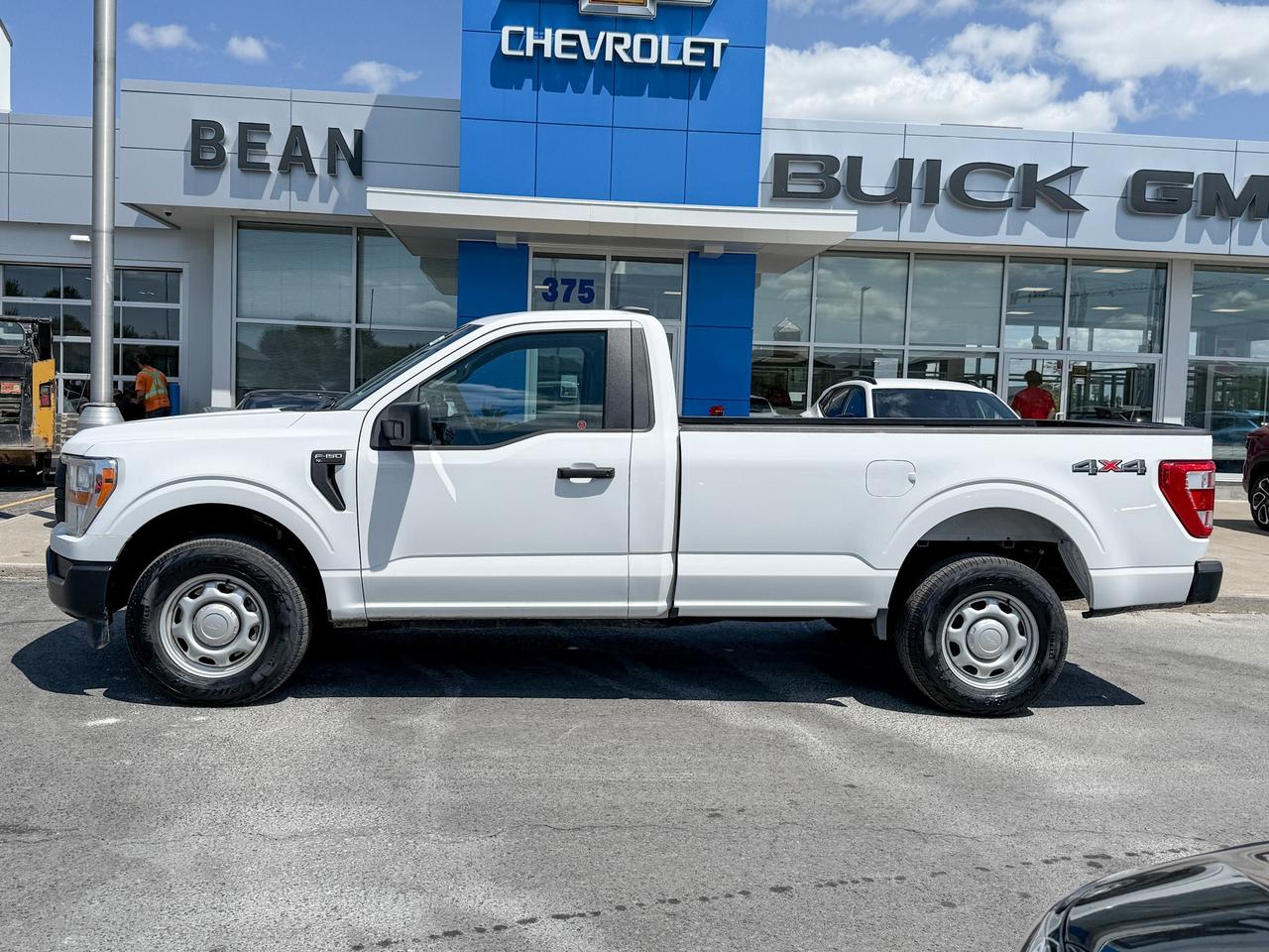 2022 Ford F-150 ONE OWNER, CLEAN CARFAX, 3.3L V6 XL, TOW PACKAGE, TRAILER BRAKECONTROLLER, TAILGATE STEP, 17" SILVER STEEL WHEELS Photo