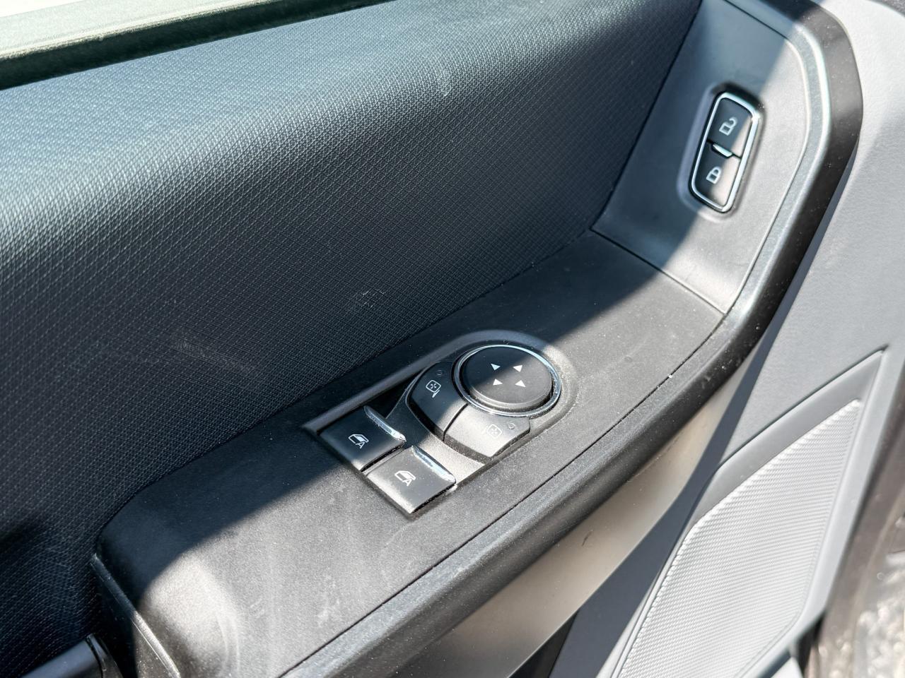 2022 Ford F-150 ONE OWNER, CLEAN CARFAX, 3.3L V6 XL, TOW PACKAGE, TRAILER BRAKECONTROLLER, TAILGATE STEP, 17" SILVER STEEL WHEELS Photo