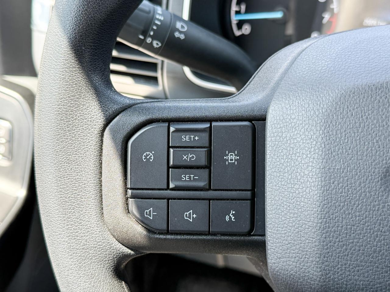 2022 Ford F-150 ONE OWNER, CLEAN CARFAX, 3.3L V6 XL, TOW PACKAGE, TRAILER BRAKECONTROLLER, TAILGATE STEP, 17" SILVER STEEL WHEELS Photo