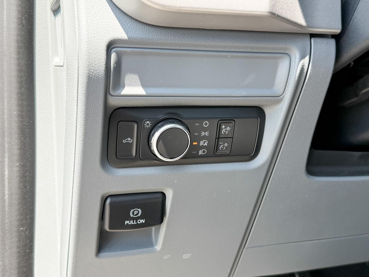 2022 Ford F-150 ONE OWNER, CLEAN CARFAX, 3.3L V6 XL, TOW PACKAGE, TRAILER BRAKECONTROLLER, TAILGATE STEP, 17" SILVER STEEL WHEELS Photo