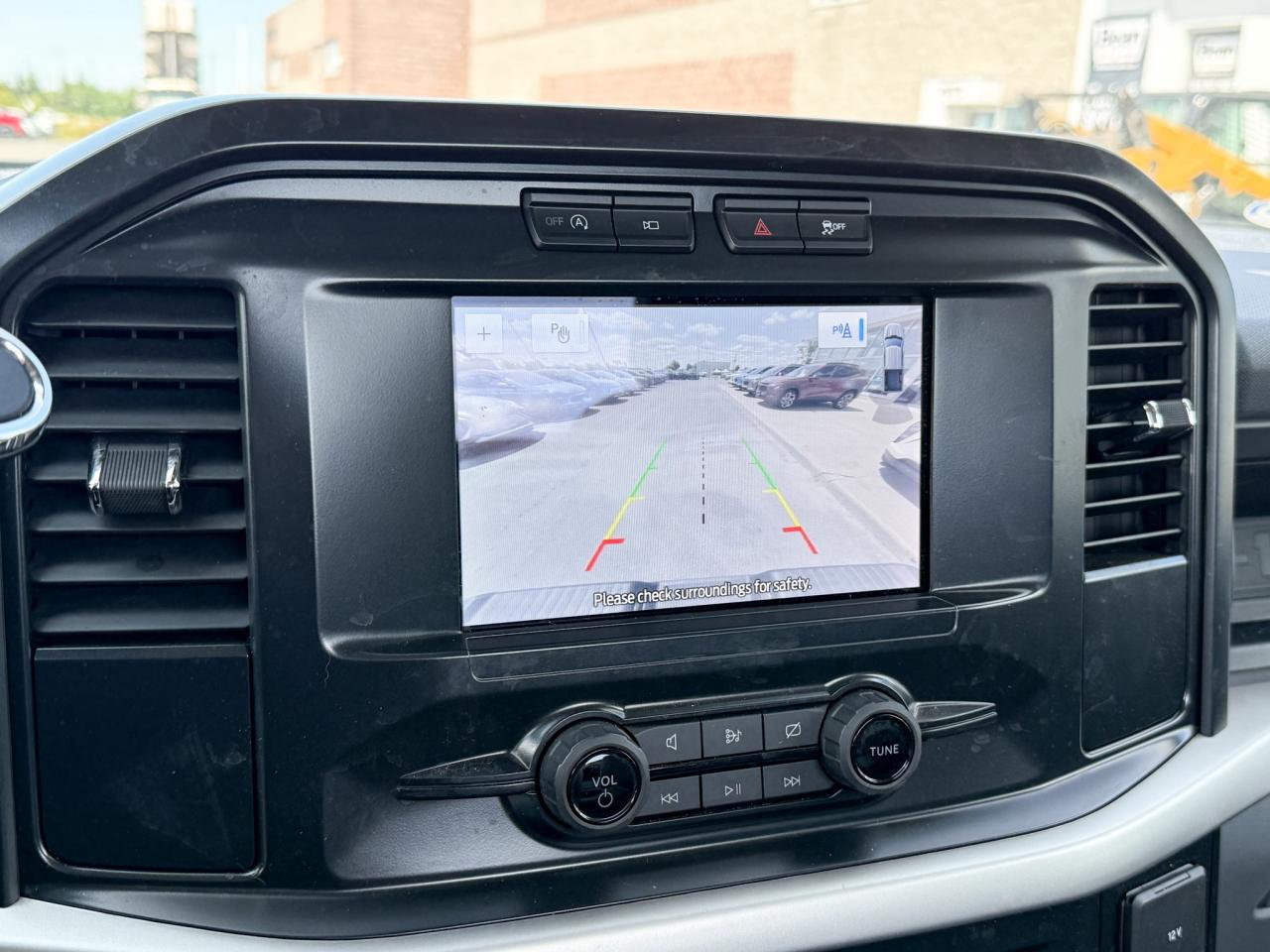 2022 Ford F-150 ONE OWNER, CLEAN CARFAX, 3.3L V6 XL, TOW PACKAGE, TRAILER BRAKECONTROLLER, TAILGATE STEP, 17" SILVER STEEL WHEELS Photo