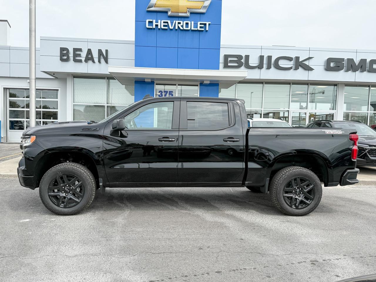 2025 Chevrolet Silverado 1500 LT Trail Boss 3.0L DURAMAX WITH REMOTE START/ENTRY, SUNROOF, HEATED SEATS, HEATED STEERING WHEEL, HITCH GUIDANCE, HD REAR VISION CAMERA Photo5