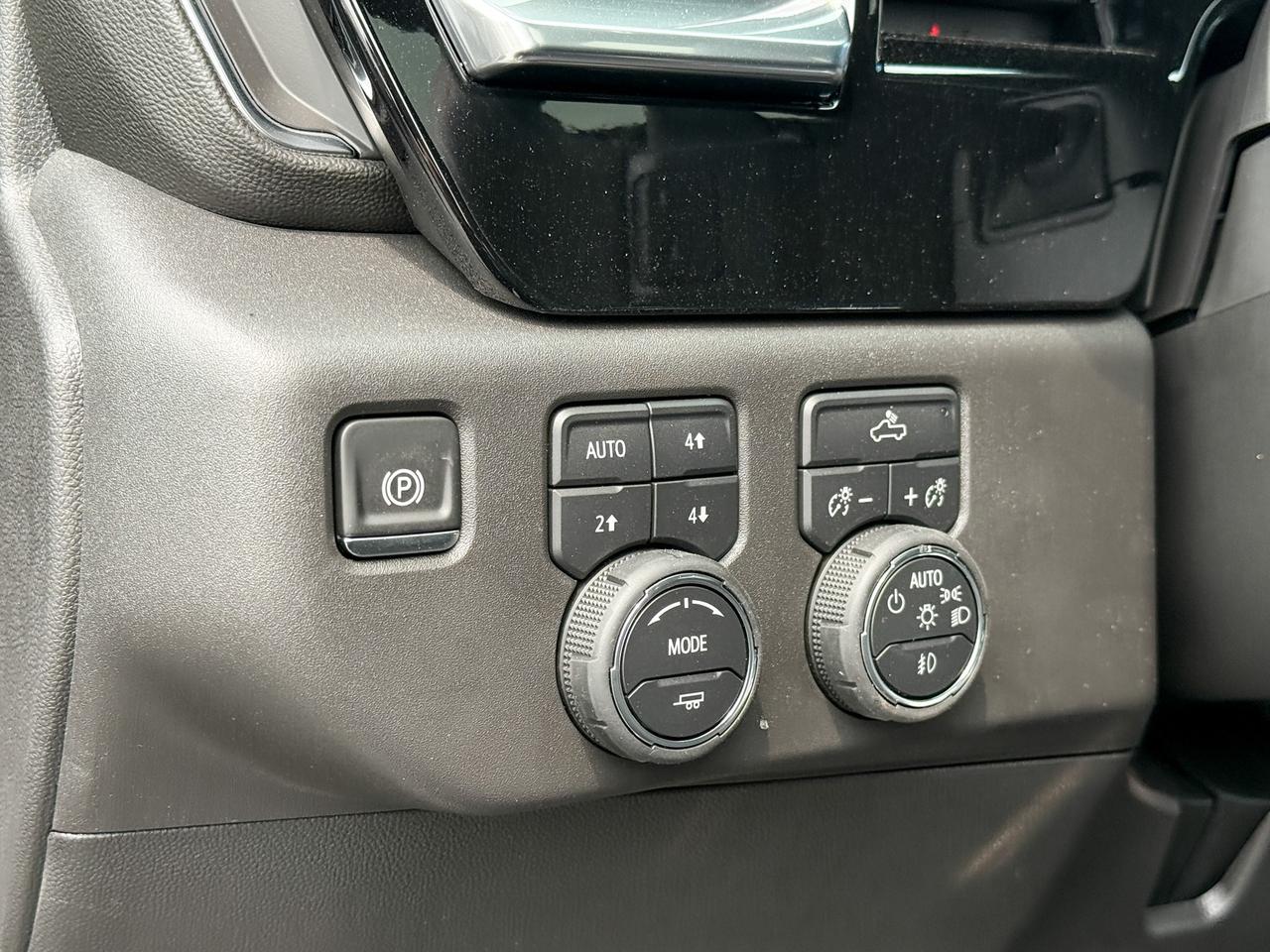 2025 Chevrolet Silverado 1500 LT Trail Boss 3.0L DURAMAX WITH REMOTE START/ENTRY, SUNROOF, HEATED SEATS, HEATED STEERING WHEEL, HITCH GUIDANCE, HD REAR VISION CAMERA Photo