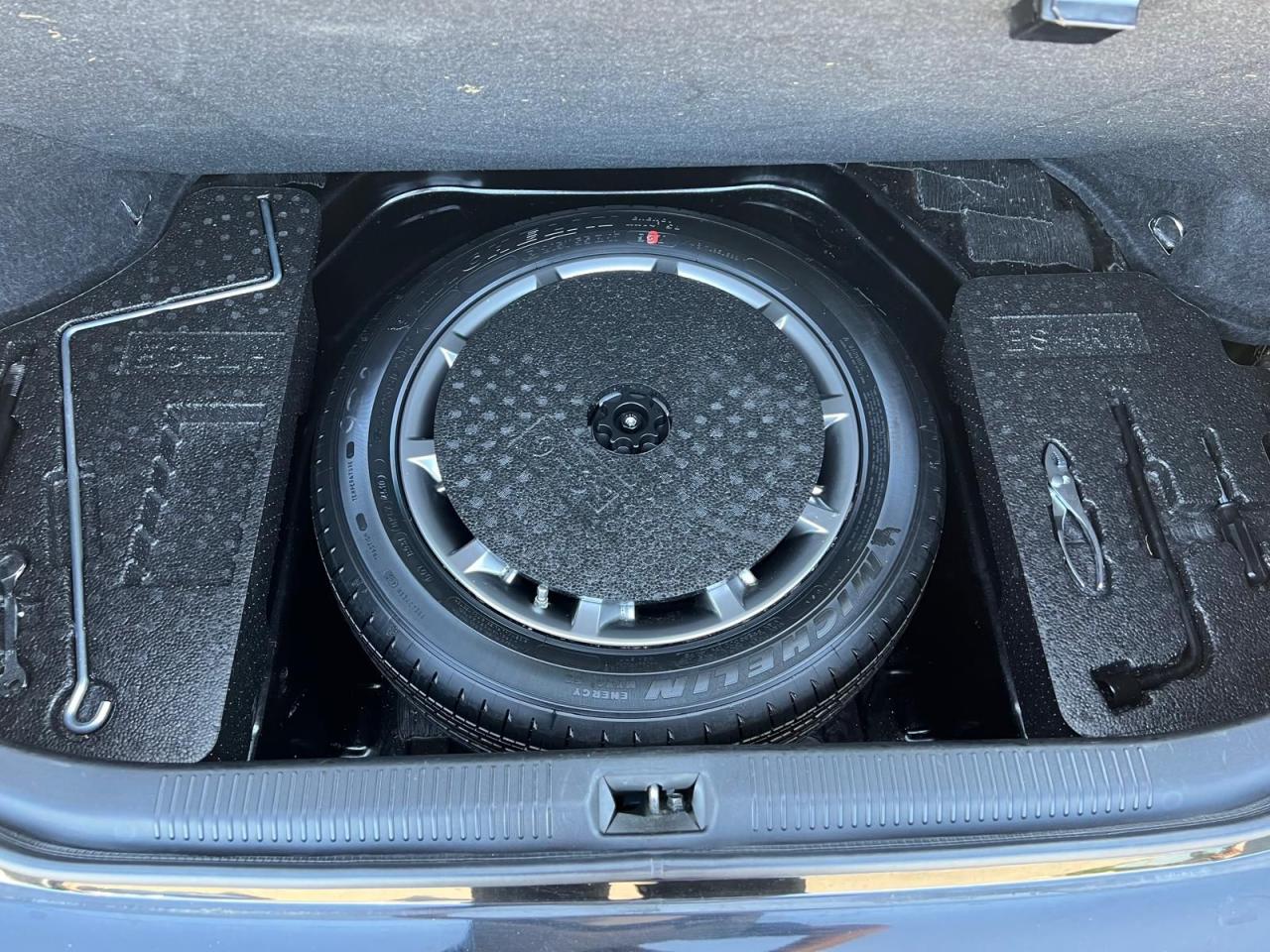 2011 Lexus ES 350 AUTO 4DR LEATHER SUNROOF NEW BRAKES BLUETOOTH Photo