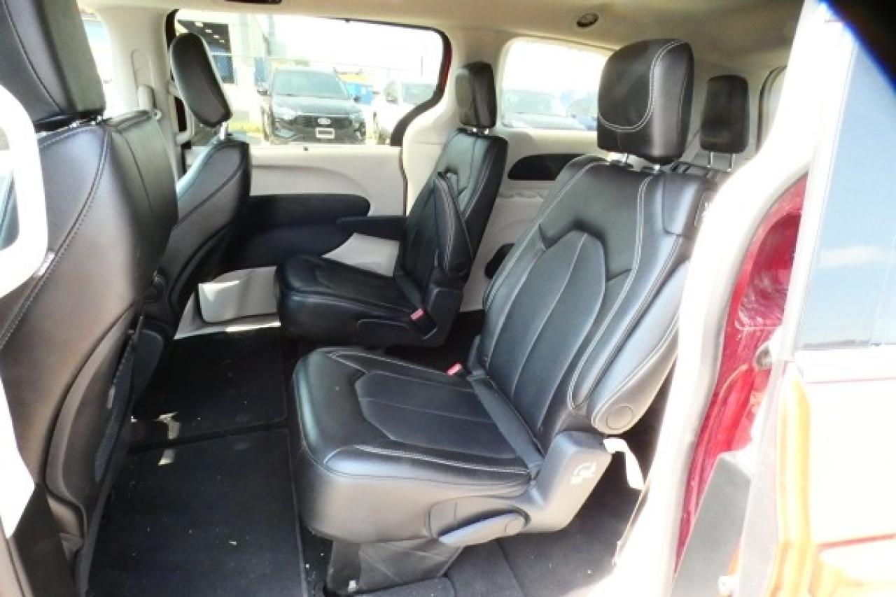 2024 Chrysler Pacifica Touring-L FWD w/Htd Leather, Htd wheel, BUC - Photo #10